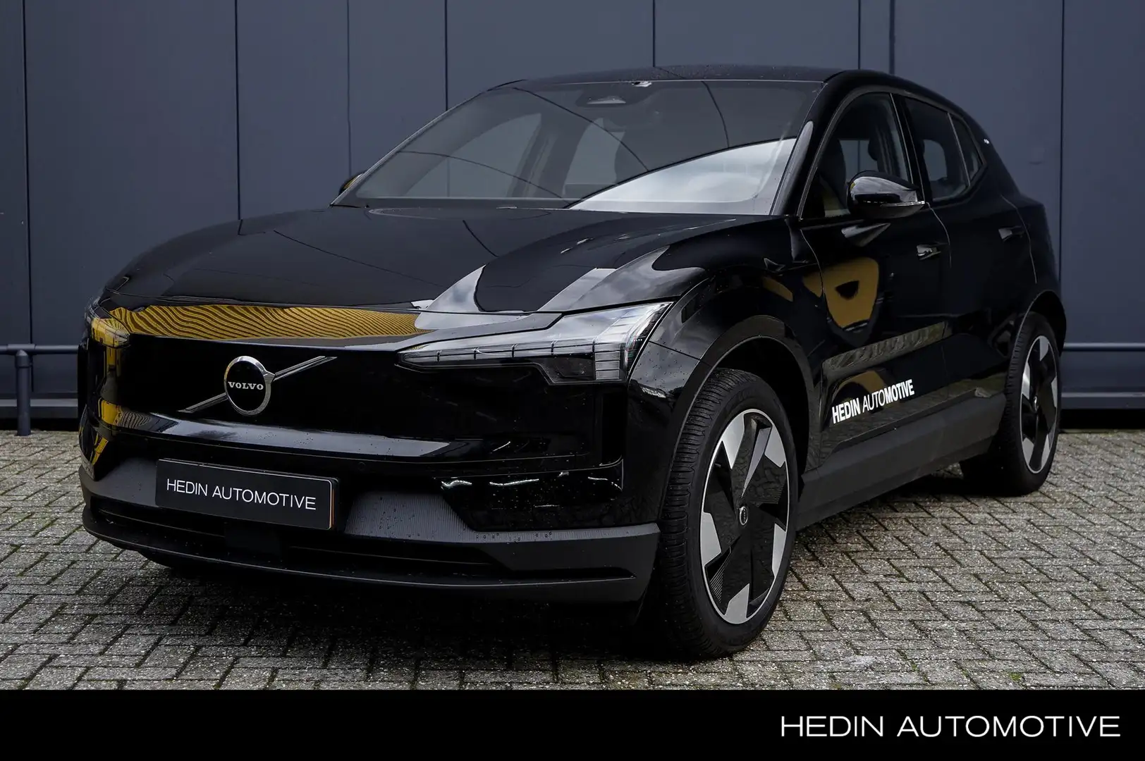 Volvo EX30 Single Motor Extended Range Plus | Park Assist | P Zwart - 1