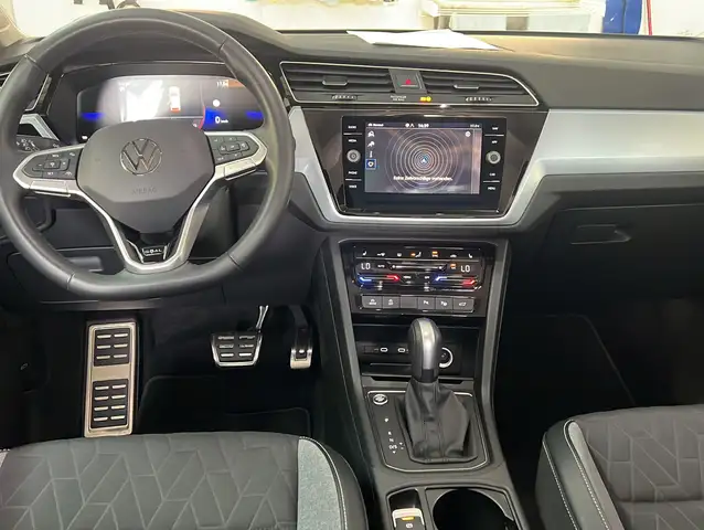 Volkswagen Touran view 3