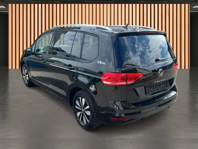 Volkswagen Touran view 4