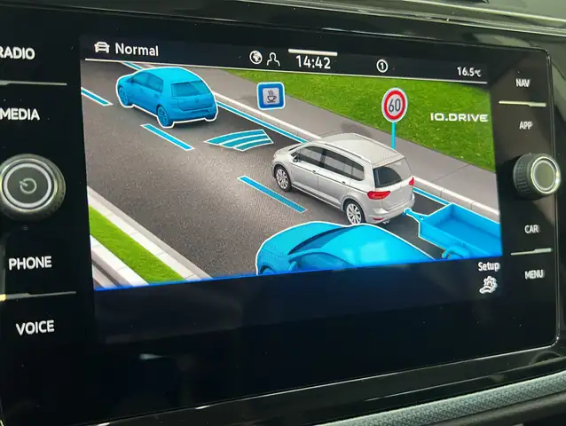 Volkswagen Touran view 22