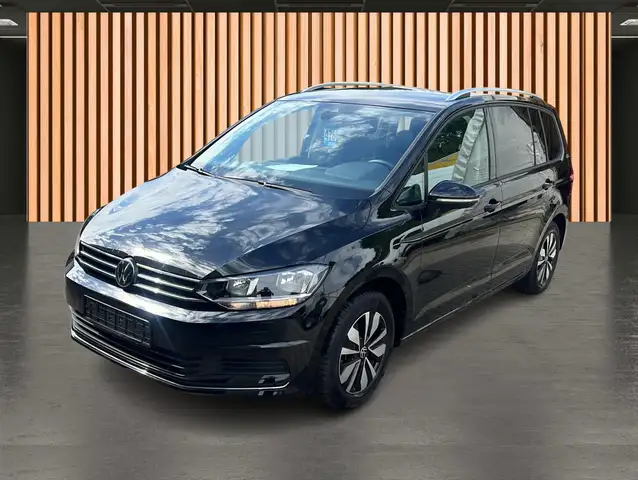 Volkswagen Touran view 2