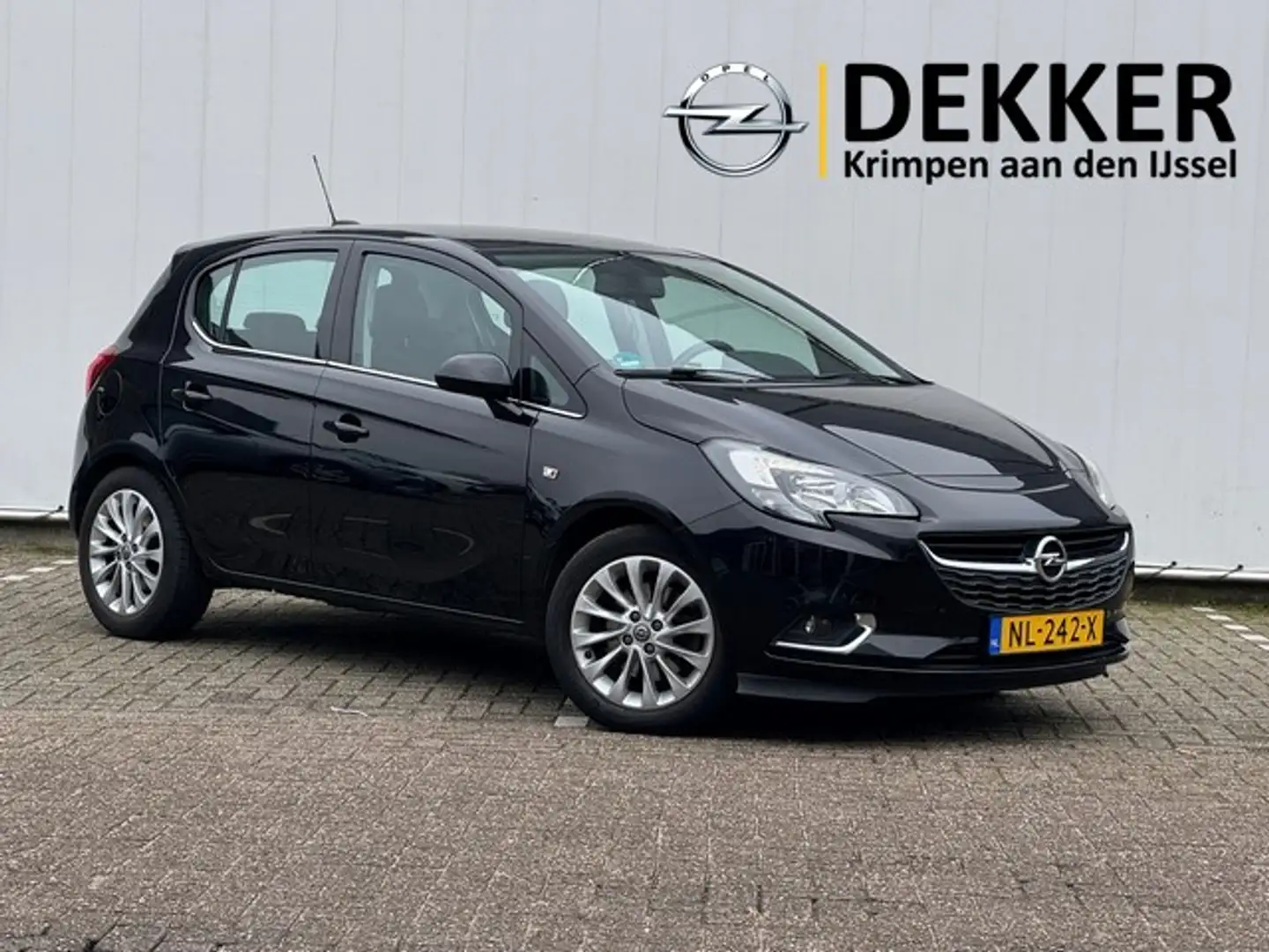 Opel Corsa 1.0 Turbo Innovation met Navigatie via CarPlay, Cl Negru - 1