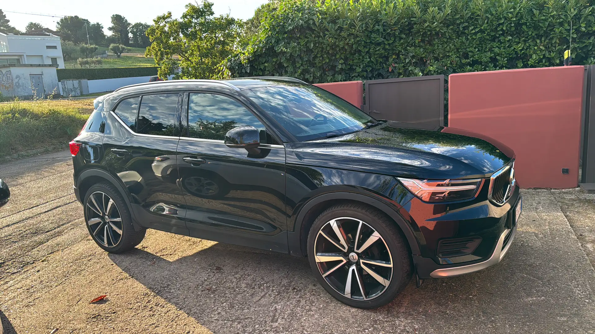 Volvo XC40 XC401.5 t3 Momentum 156cv Nero - 1