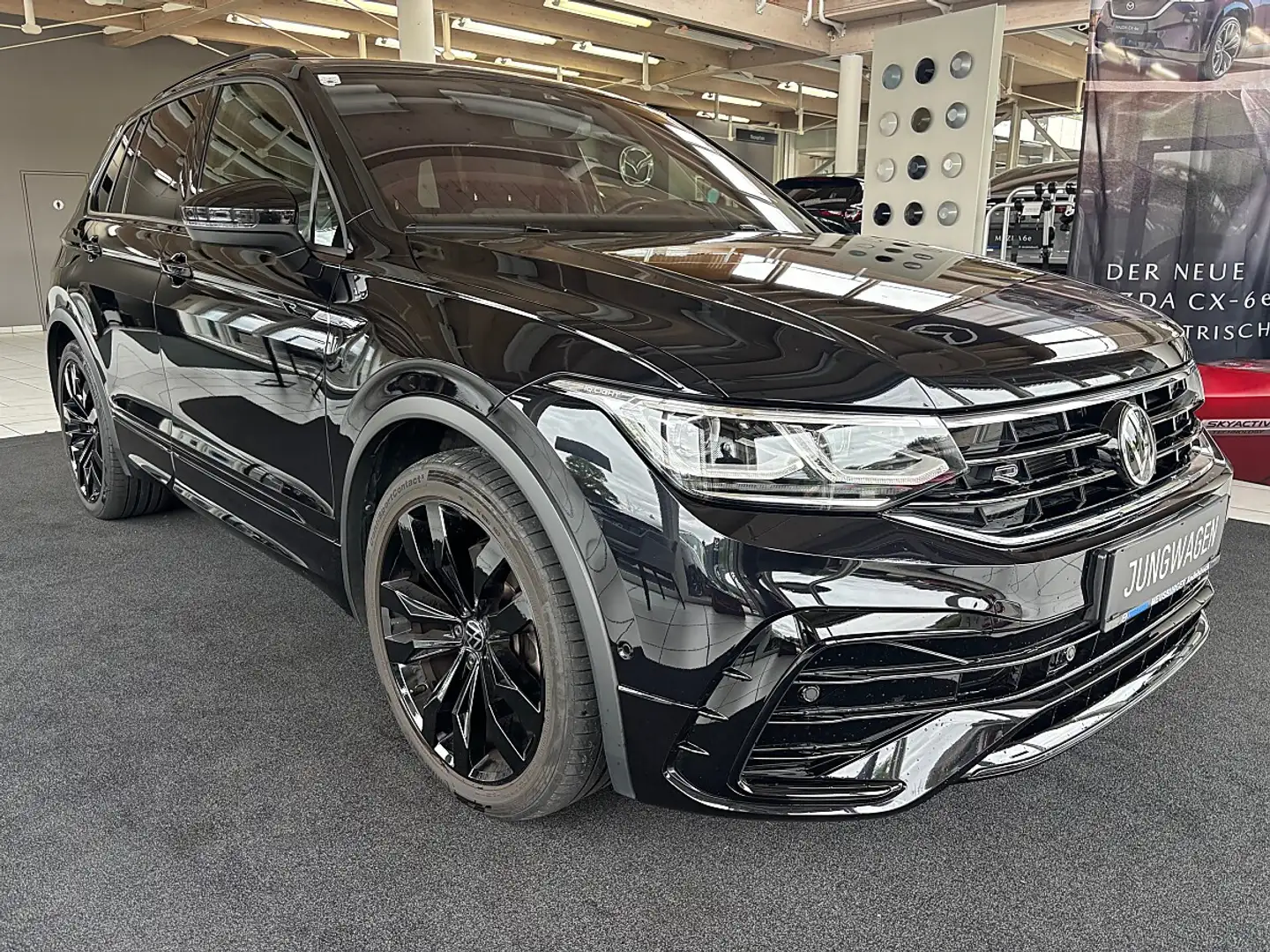 Volkswagen Tiguan 2,0 TDI 4Motion R-Line DSG Schwarz - 2