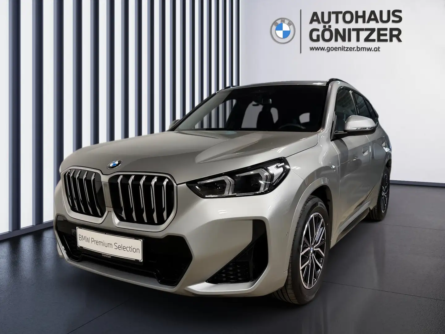 BMW X1 sDrive18i Silber - 1