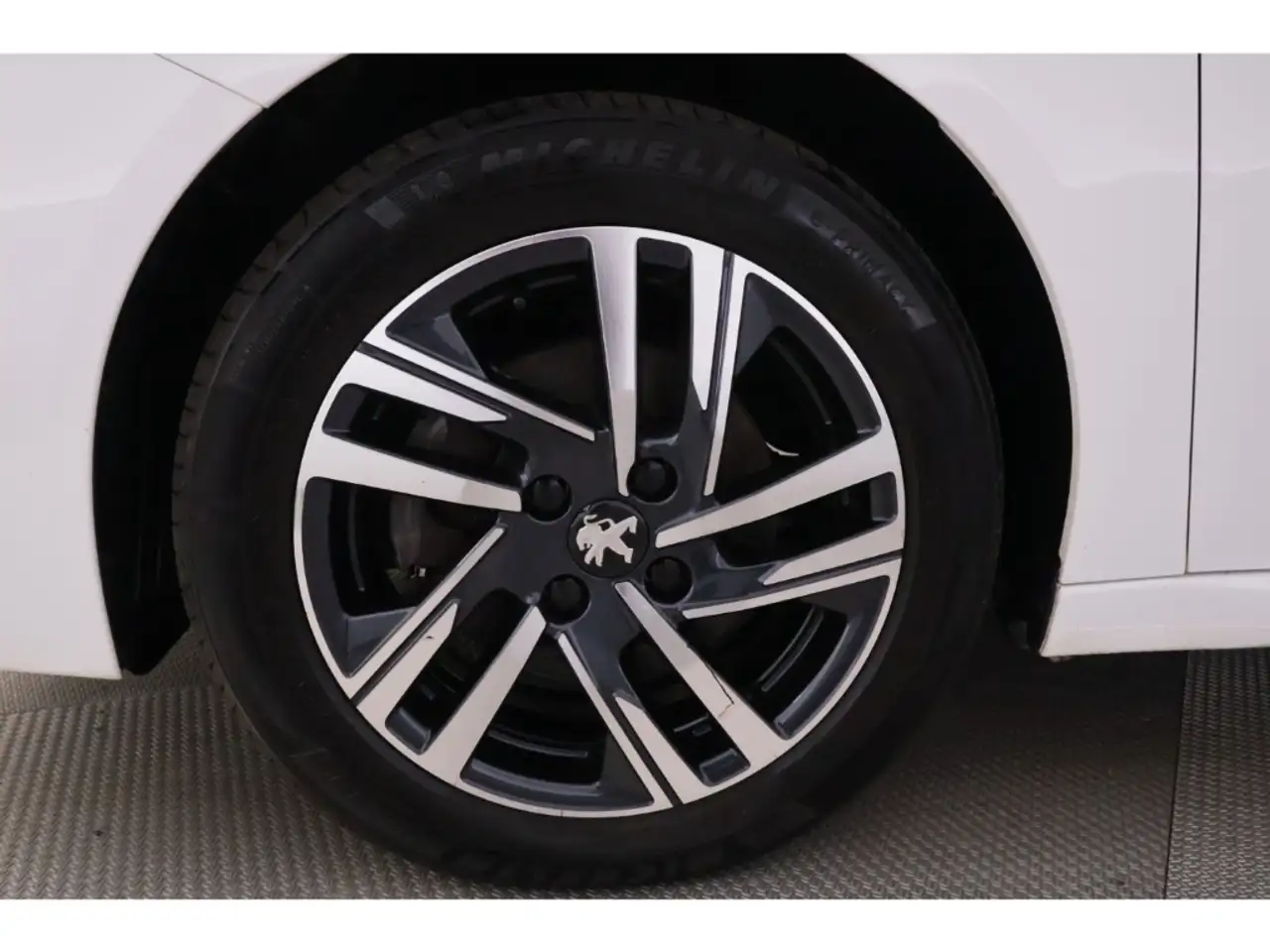 Peugeot 208 1.2PureTech 100 Allure+LED+TEMPO+PDC+SHZ 14