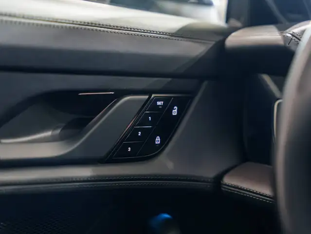 Porsche Taycan view 11