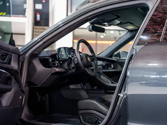 Porsche Taycan view 14