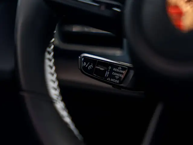 Porsche Taycan view 10