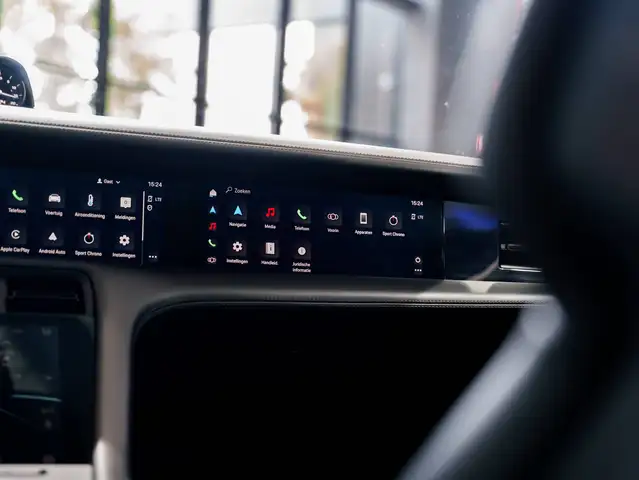 Porsche Taycan view 13