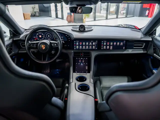 Porsche Taycan view 8