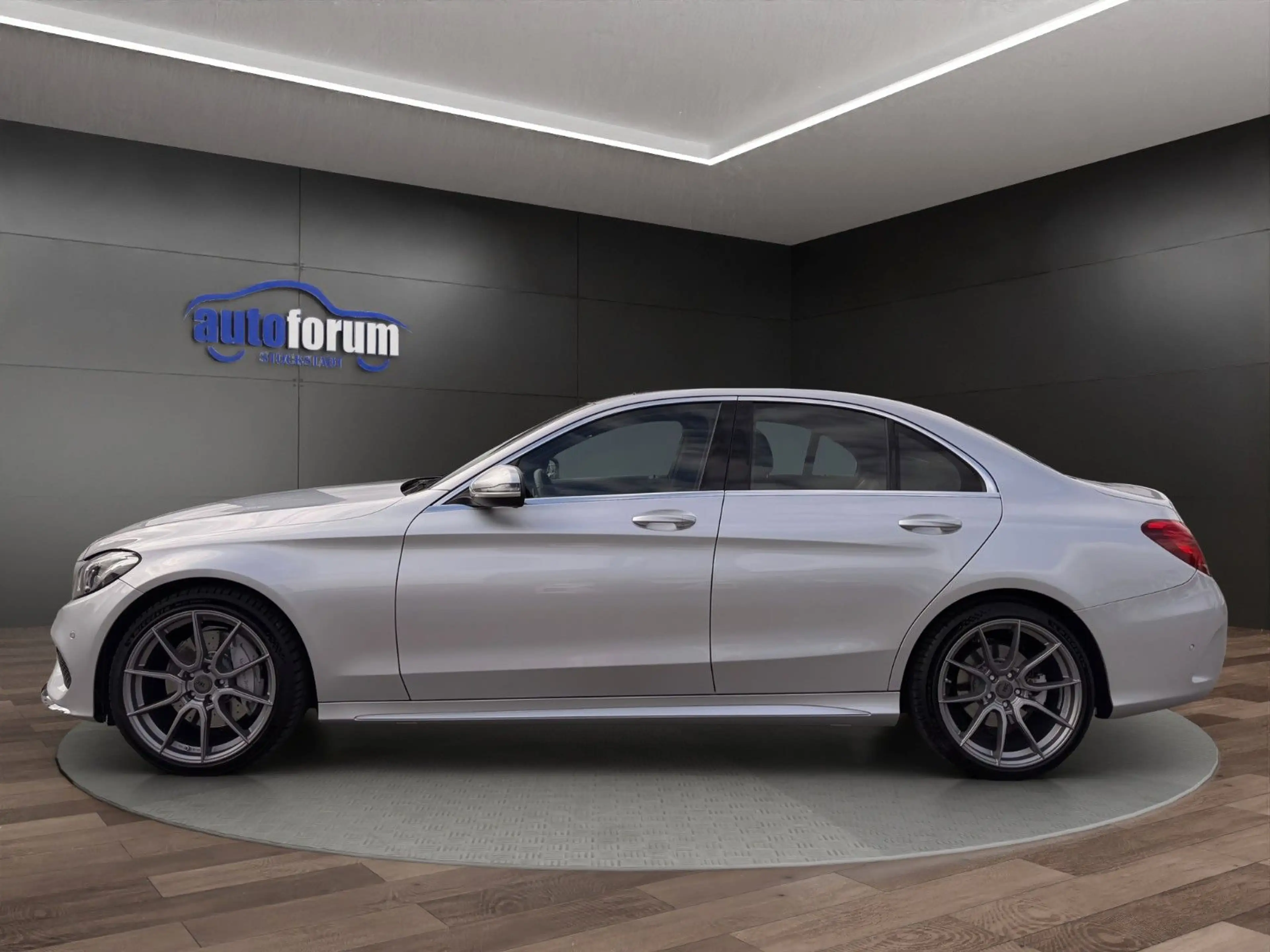 Mercedes-Benz C 400 4Matic AMG AHK°PANO°KAMERA°LED°AMBIENTE — photo 9