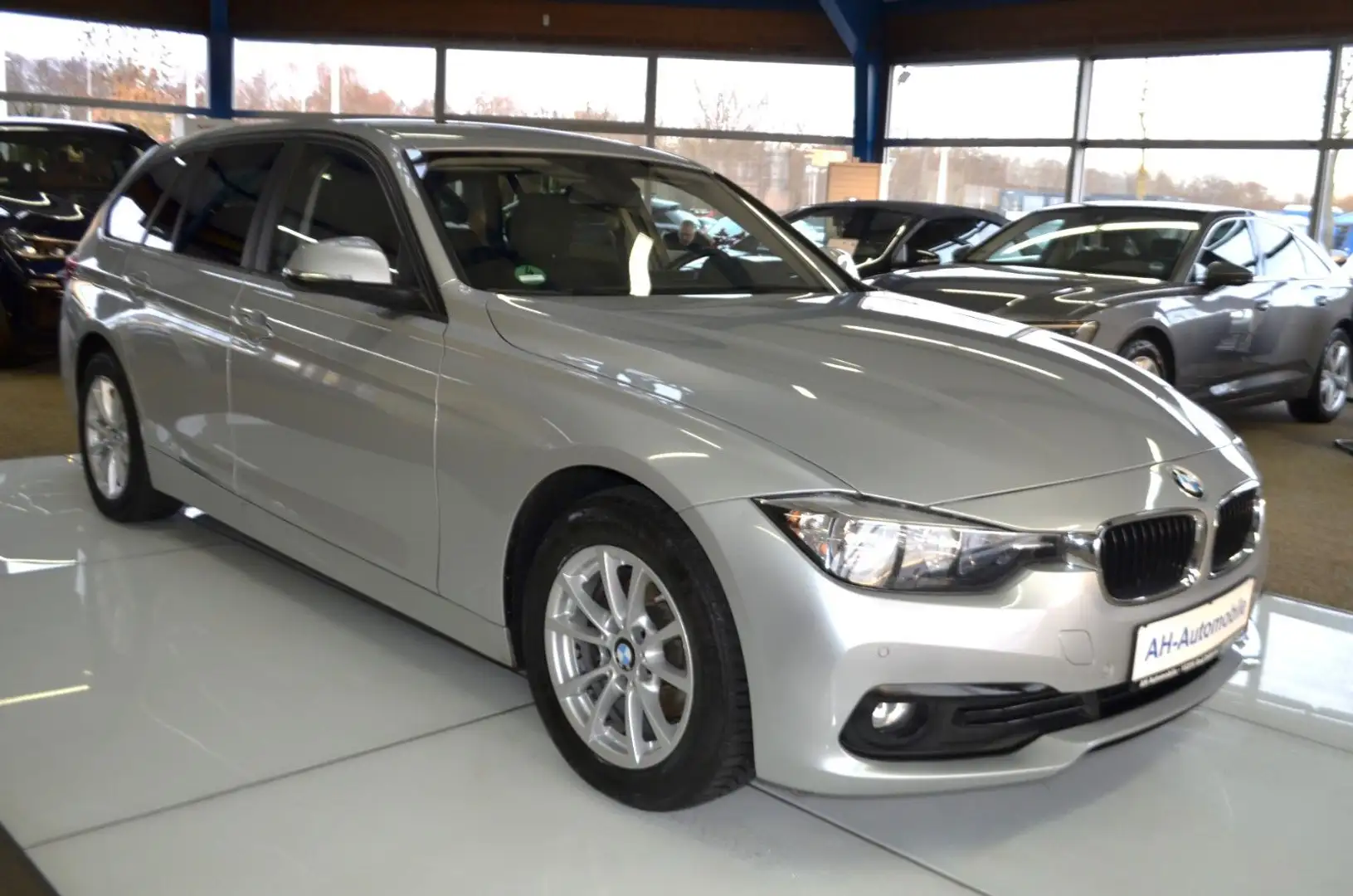 BMW 318 d Touring Advantage NAVI / KLIMAAUTO./ PDC Silber - 2