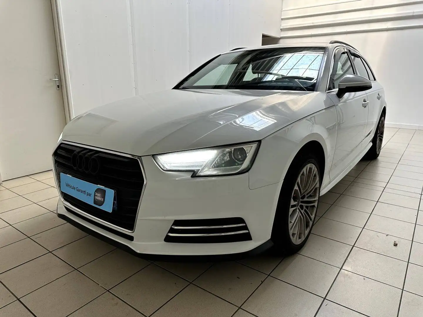 Audi A4 V (B9) 2.0 TDI 150 Business line Blanc - 1