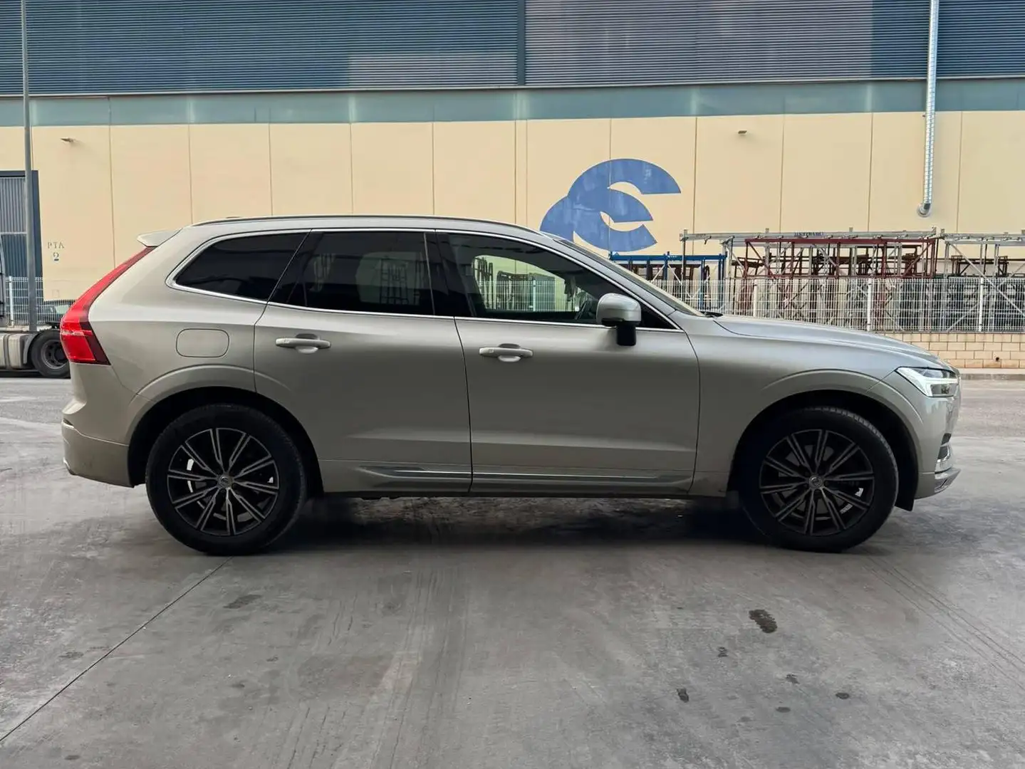 Volvo XC60 XC60 B4 Inscription FWD Aut. Inscription Beige - 2