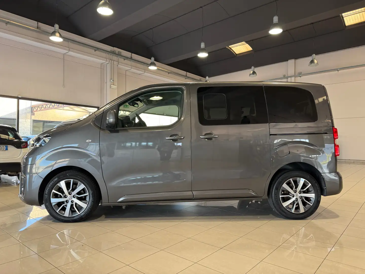 Toyota Proace Verso 8 POSTI 1.5D D 120CV Lounge 8 POSTI NAVI Grigio - 2