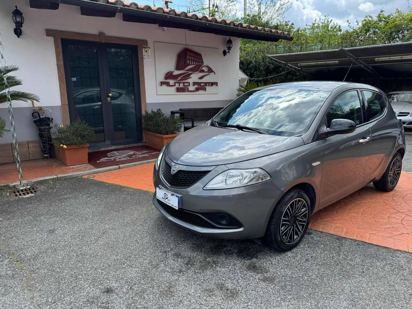 Lancia Ypsilon 1.2 69 CV 5 porte S&S Gold PROMO! DISTRIBUZIONE OK Grigio - 1