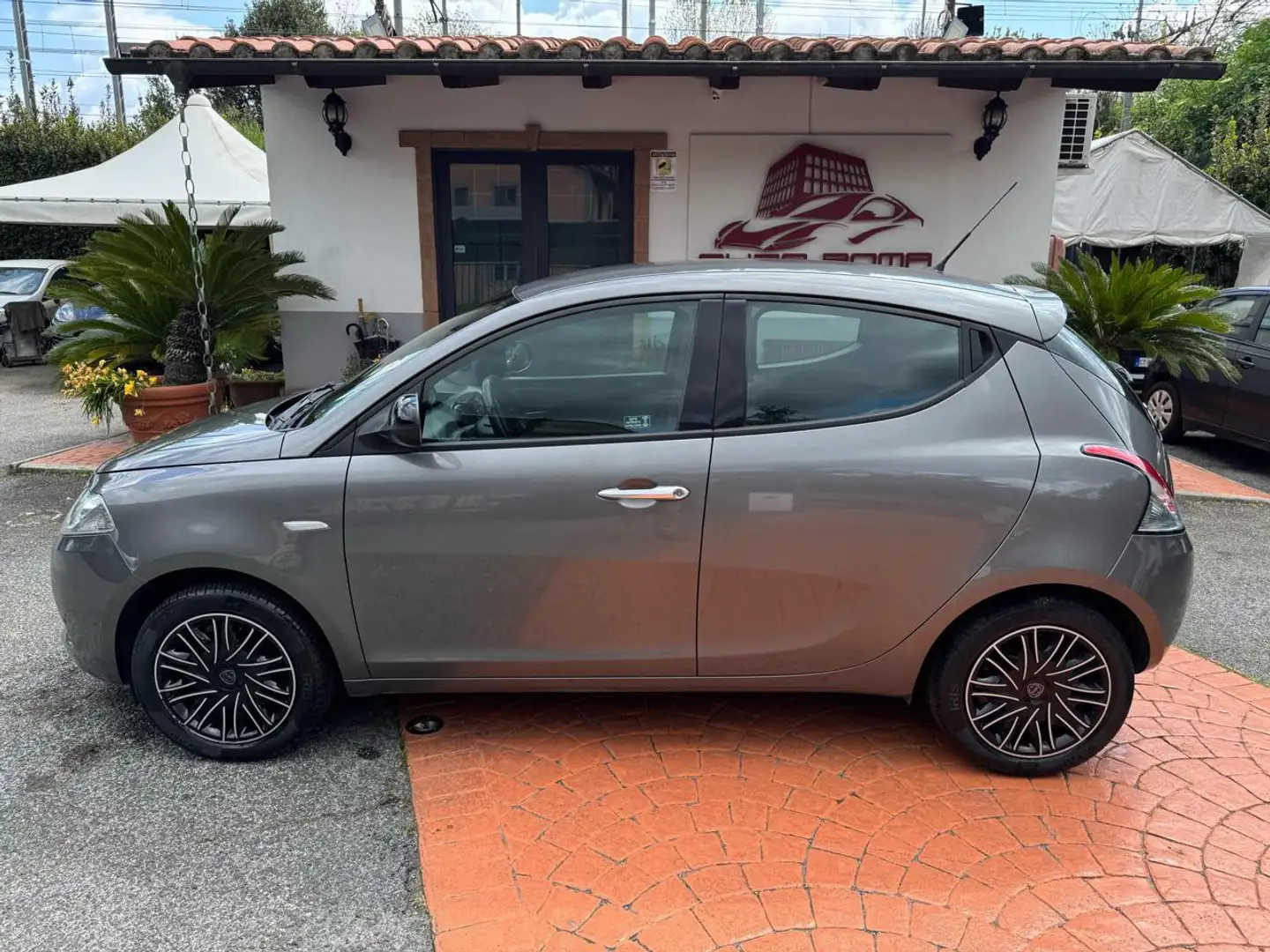 Lancia Ypsilon 1.2 69 CV 5 porte S&S Gold PROMO! DISTRIBUZIONE OK Grigio - 2