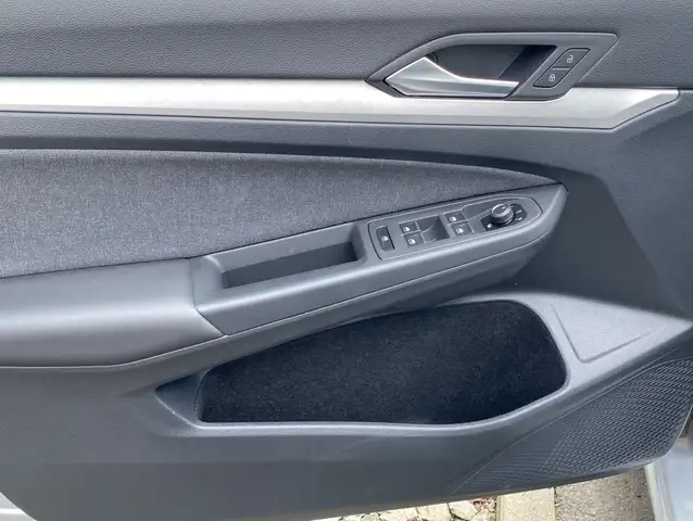 Volkswagen Golf view 8