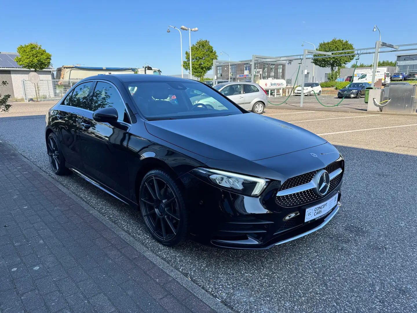 Mercedes-Benz A 180 AMG Line Schwarz - 2