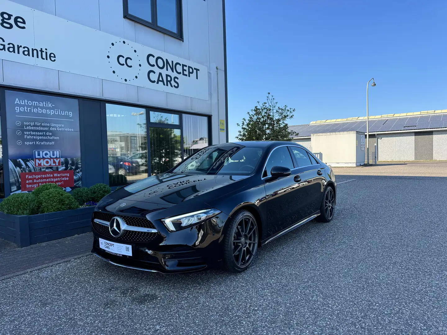 Mercedes-Benz A 180 AMG Line Schwarz - 1
