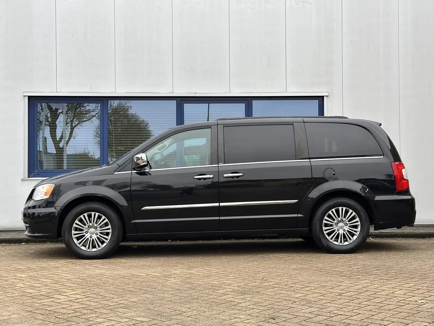Chrysler Town & Country 3.6 V6 STOW’N GO l Unieke conditie l Noir - 2