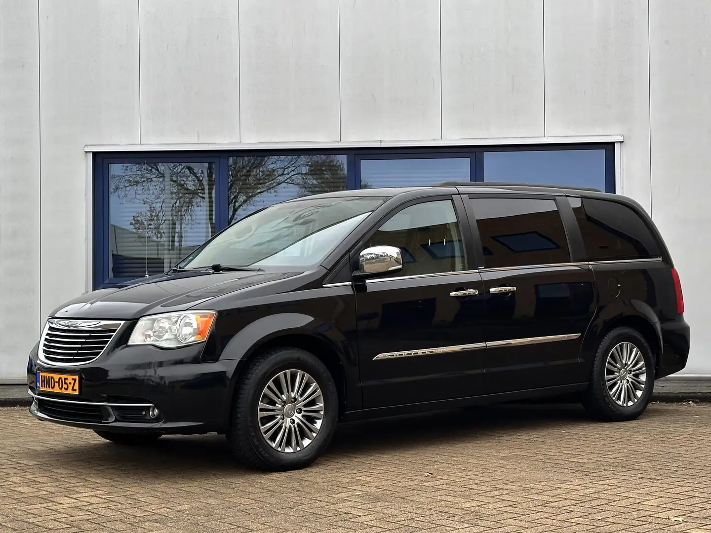 Chrysler Town & Country 3.6 V6 STOW’N GO l Unieke conditie l Černá - 1