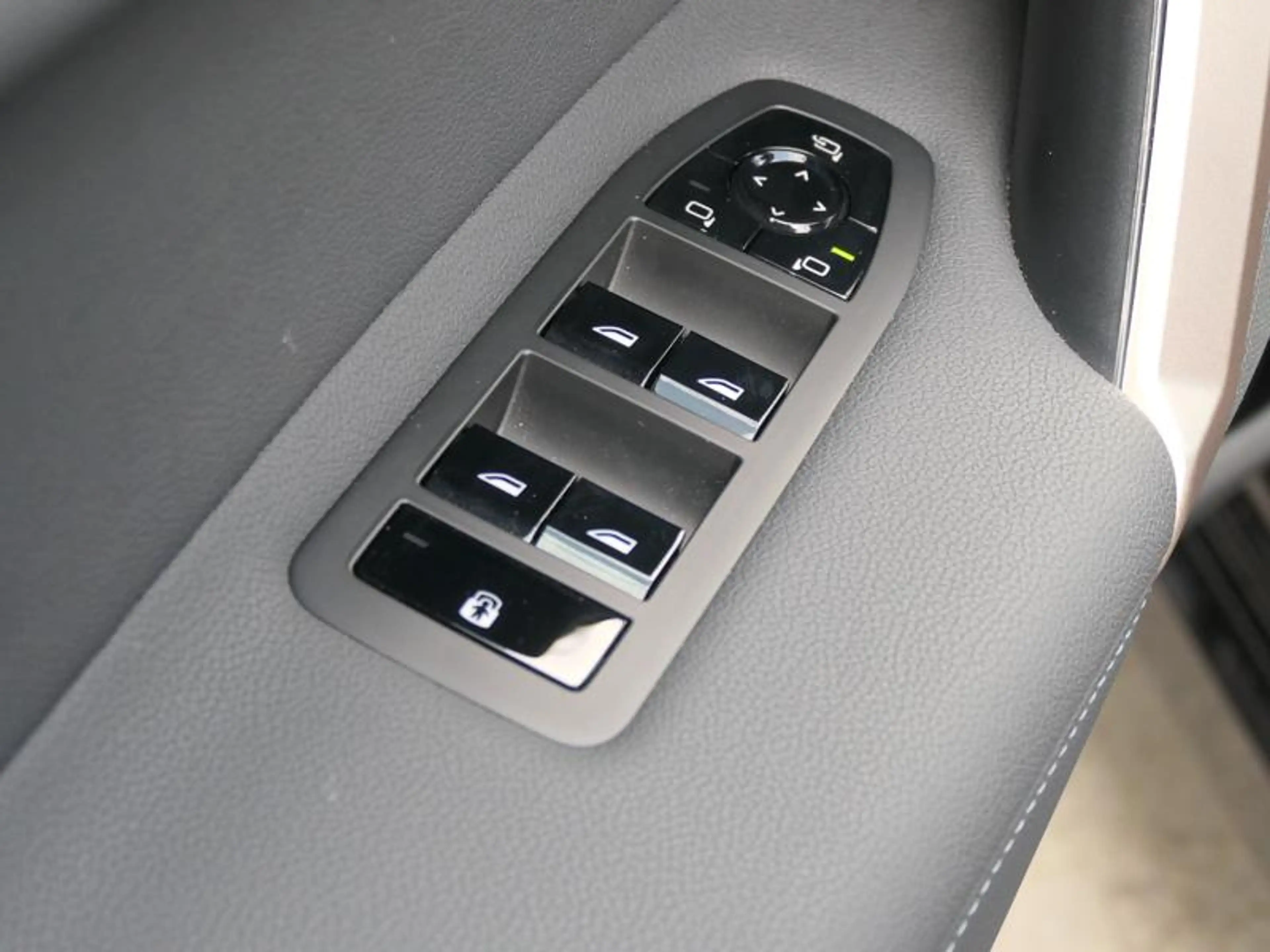 BMW iX xDrive45 | PANO | DRIVE PRO | SEATVENT — photo 13