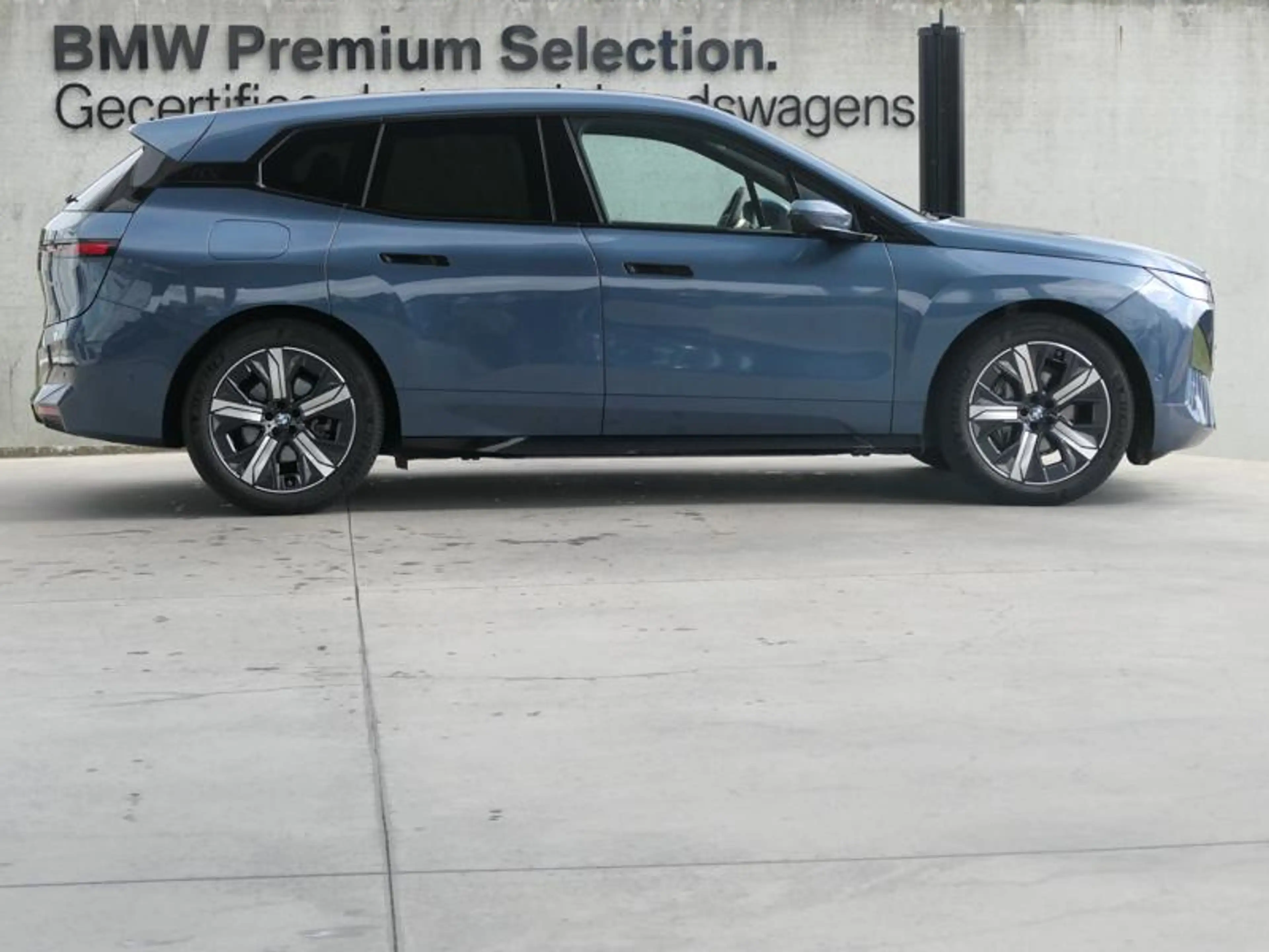 BMW iX xDrive45 | PANO | DRIVE PRO | SEATVENT — photo 3