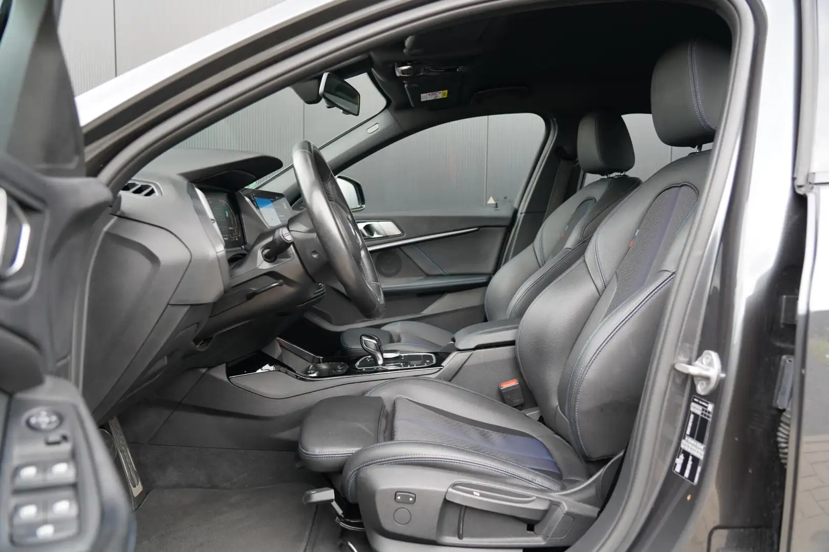BMW 116 1-serie 116i High Executive M | Dealer onderhouden Grijs - 2