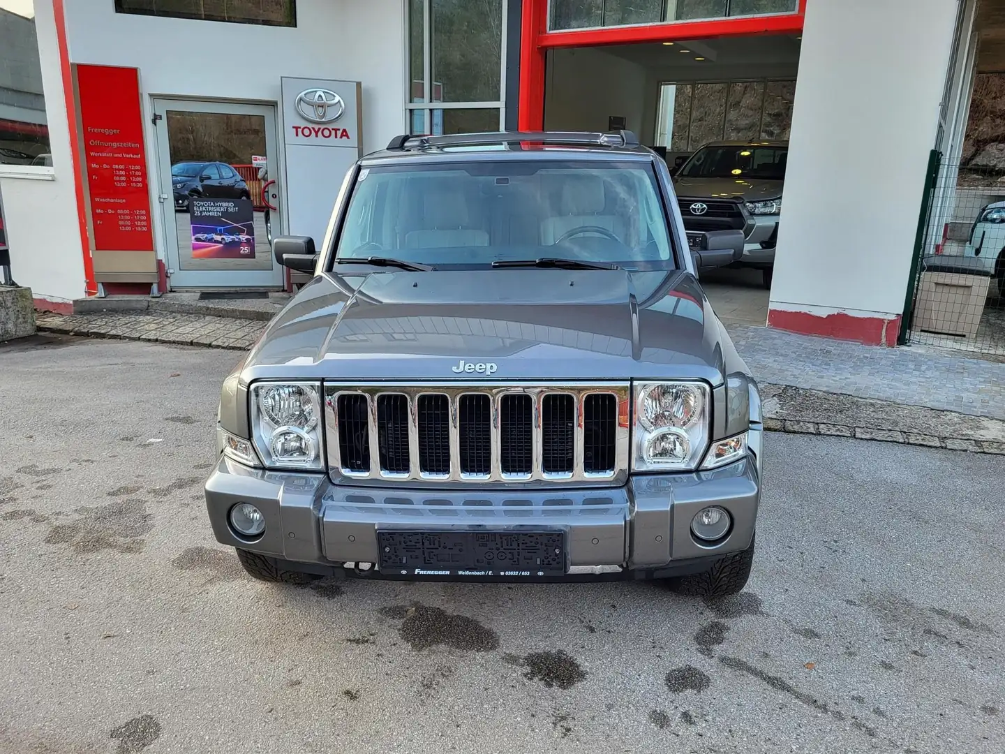 Jeep Commander 3.0 V6 CRD Limited Szary - 1