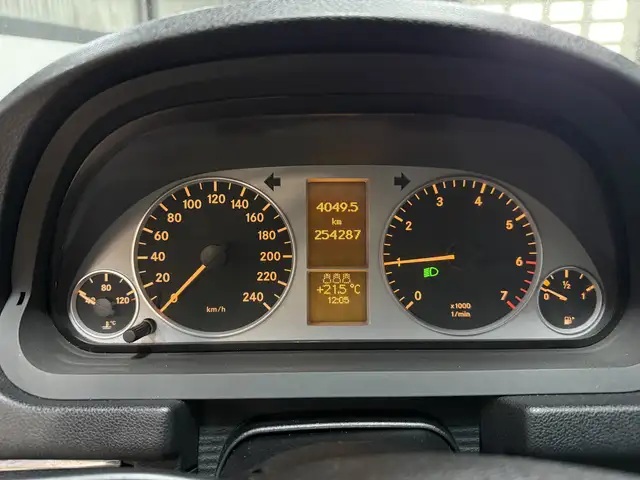 Mercedes-Benz B-Class view 12