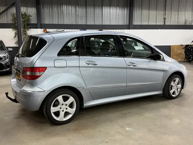 Mercedes-Benz B-Class view 3