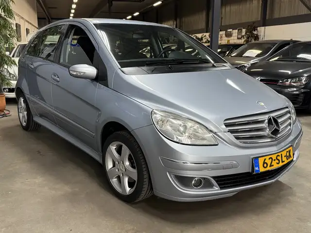 Mercedes-Benz B-Class view 4