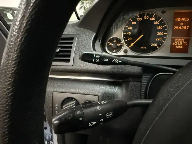 Mercedes-Benz B-Class view 11