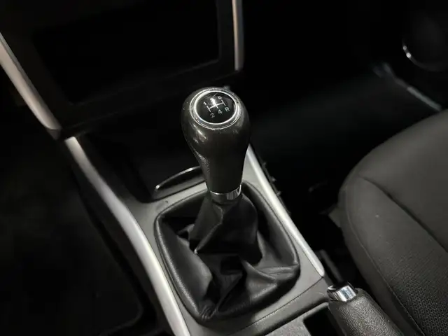 Mercedes-Benz B-Class view 9