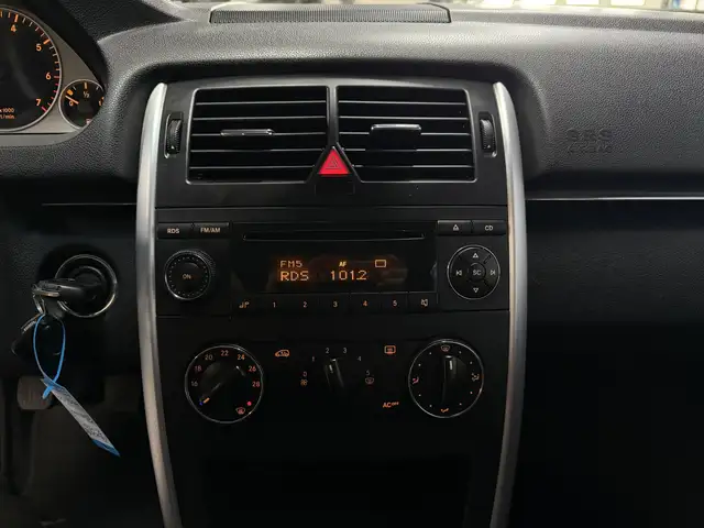 Mercedes-Benz B-Class view 8