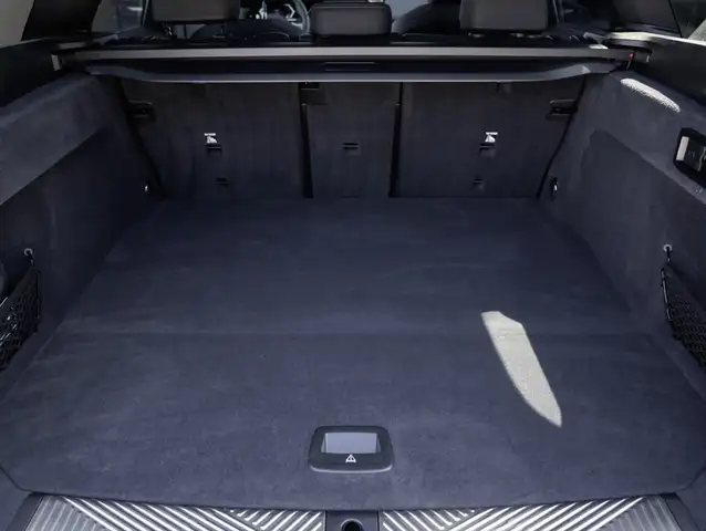 BMW 5 Series view 6