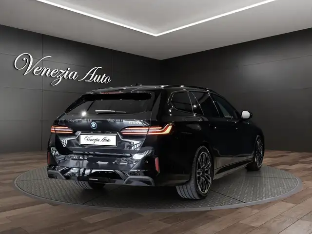 BMW 5 Series view 3