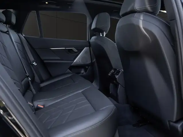 BMW 5 Series view 13