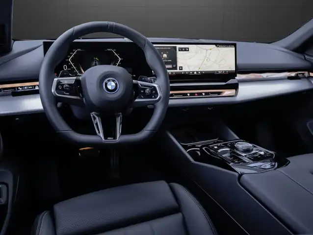 BMW 5 Series view 5