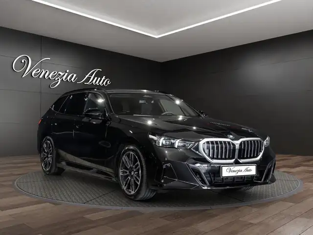 BMW 5 Series view 9