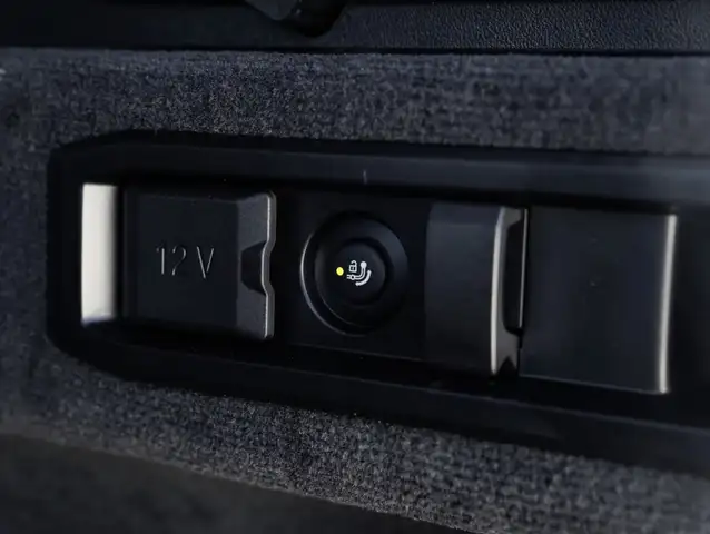 BMW 5 Series view 14