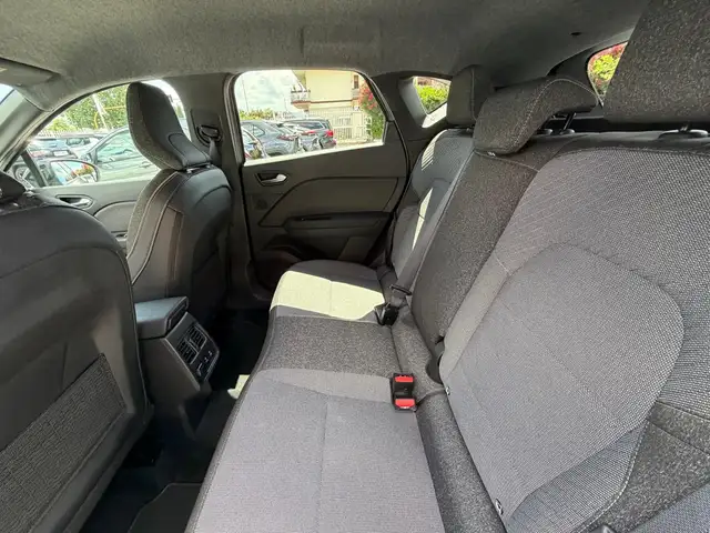 Renault Captur view 15