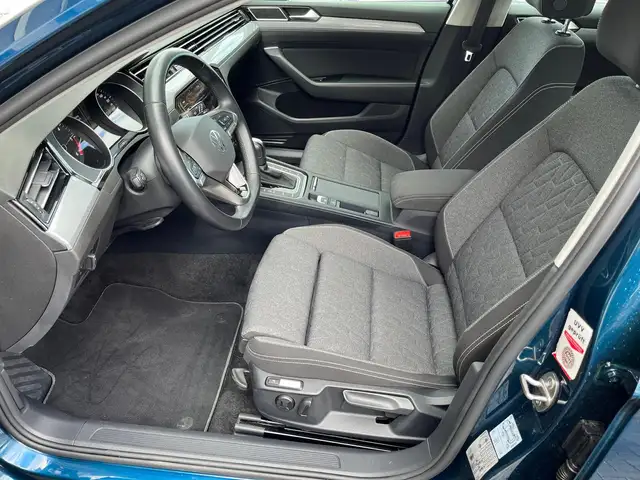 Volkswagen Passat view 25