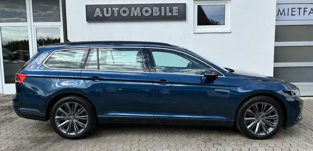 Volkswagen Passat view 4