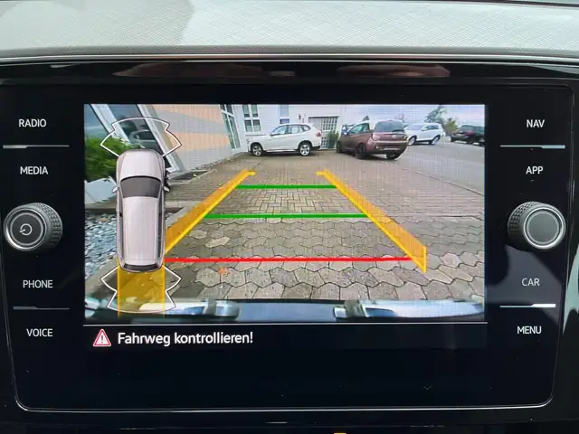 Volkswagen Passat view 17