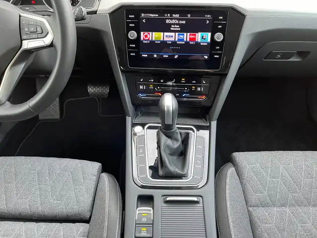 Volkswagen Passat view 23