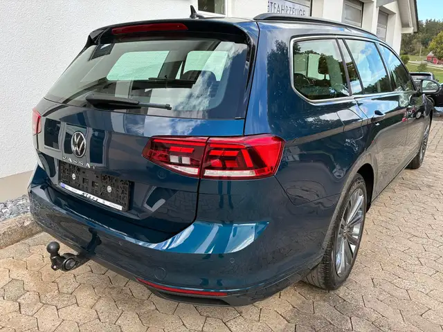 Volkswagen Passat view 6