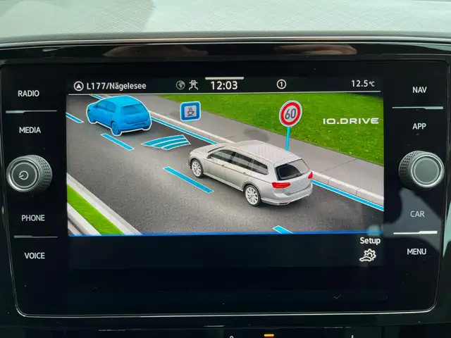 Volkswagen Passat view 15